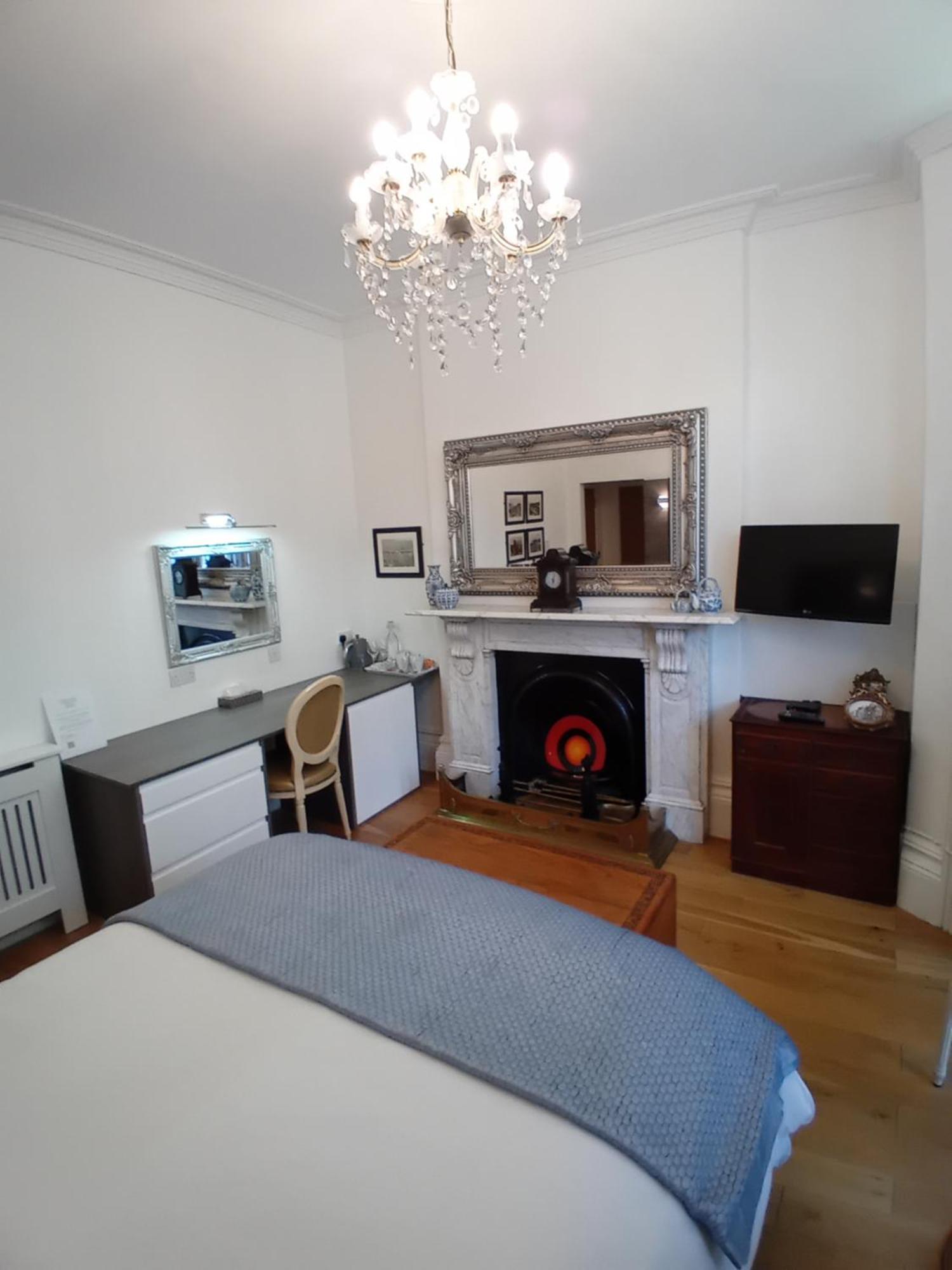 Bed and Breakfast Grosvenor House - Onsite Free Parking Ильфракомб Экстерьер фото