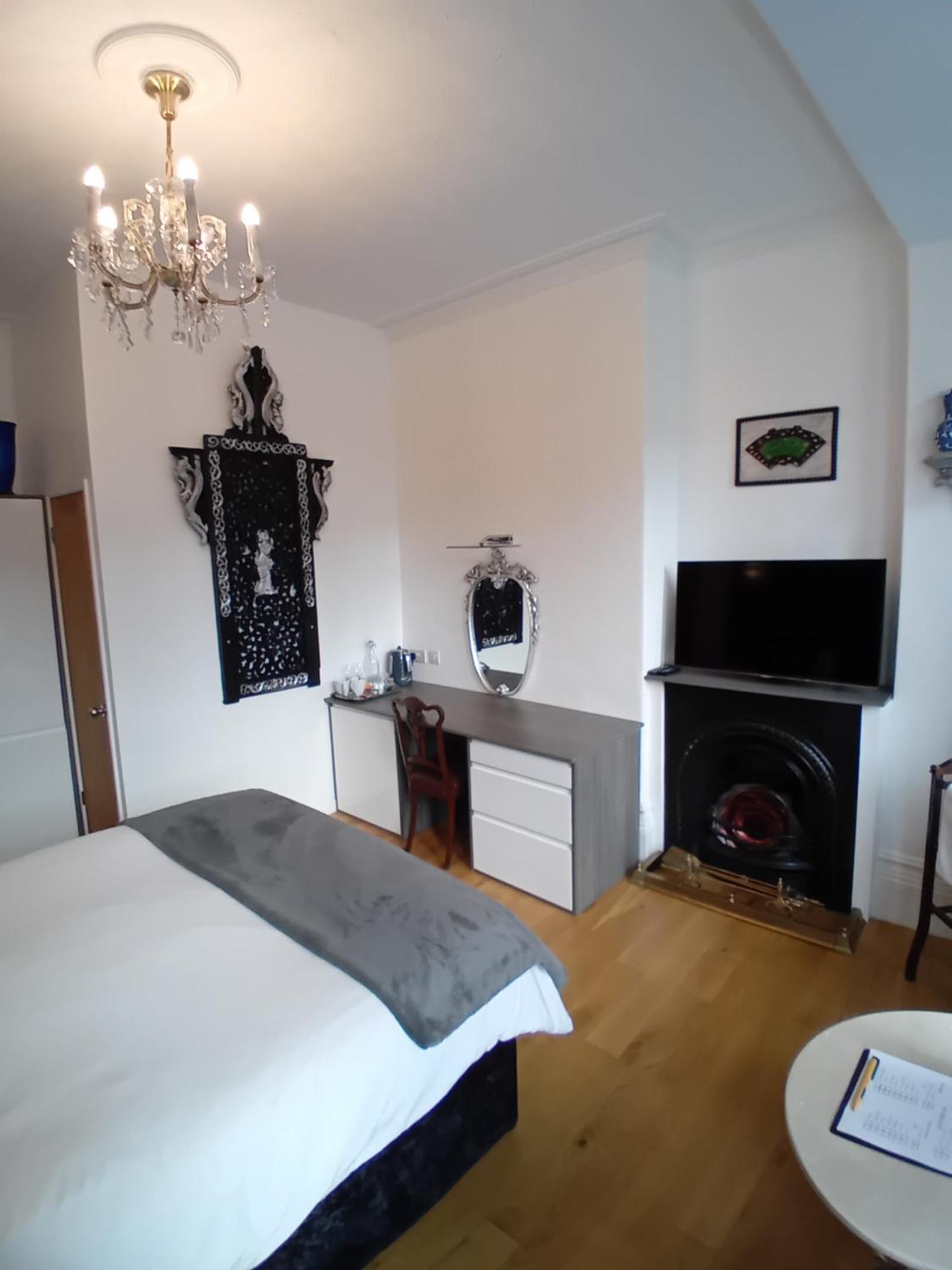Bed and Breakfast Grosvenor House - Onsite Free Parking Ильфракомб Экстерьер фото